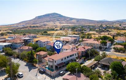 Foça Kazım Dirik Mah. Eşyalı Kiralık Müstakil Havuzlu 5+1 Villa