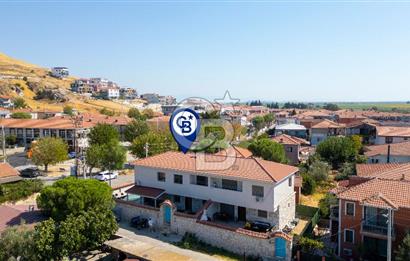 Foça Kazım Dirik Mah. Eşyalı Kiralık Müstakil Havuzlu 5+1 Villa