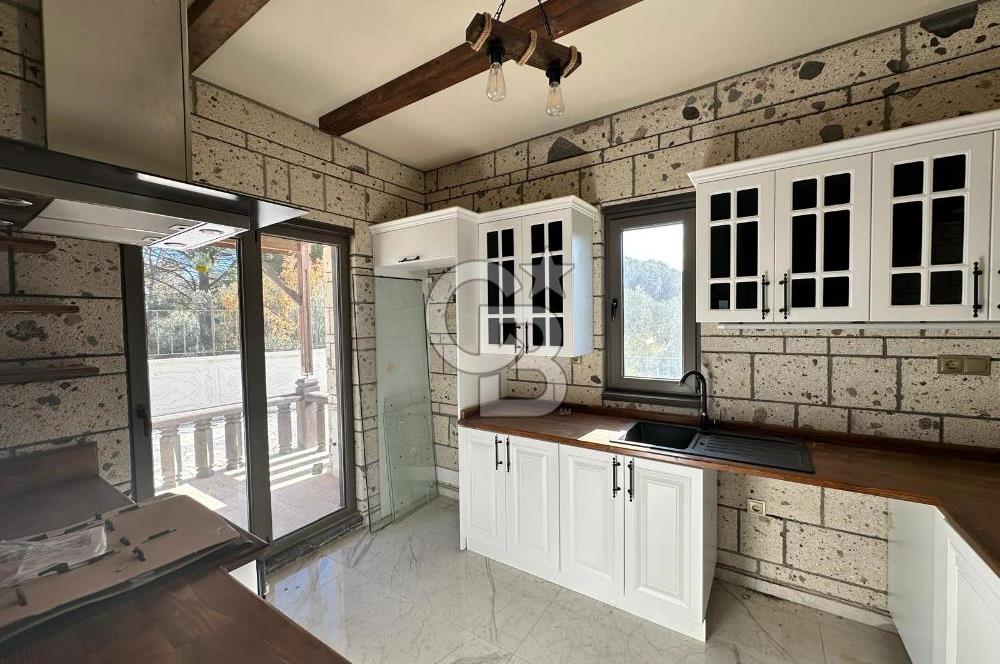 CB LEADER'DAN EDREMİT GÜREDE SATILIK TAŞ VİLLA