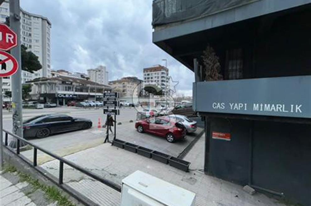 Ziverbeyde Merkezi Konumda Balkonlu İşyeri