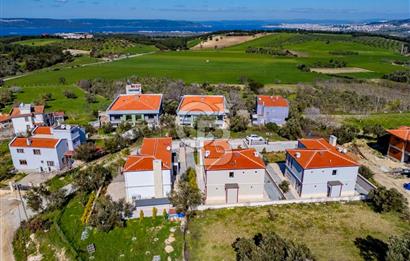 ÇANAKKALE DE SATILIK DENİZ MANZARALI MÜSTAKİL 4,5+1 LÜKS VİLLA