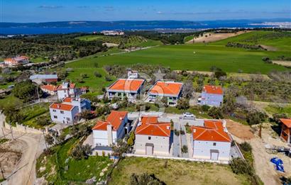 ÇANAKKALE DE SATILIK DENİZ MANZARALI MÜSTAKİL 4,5+1 LÜKS VİLLA