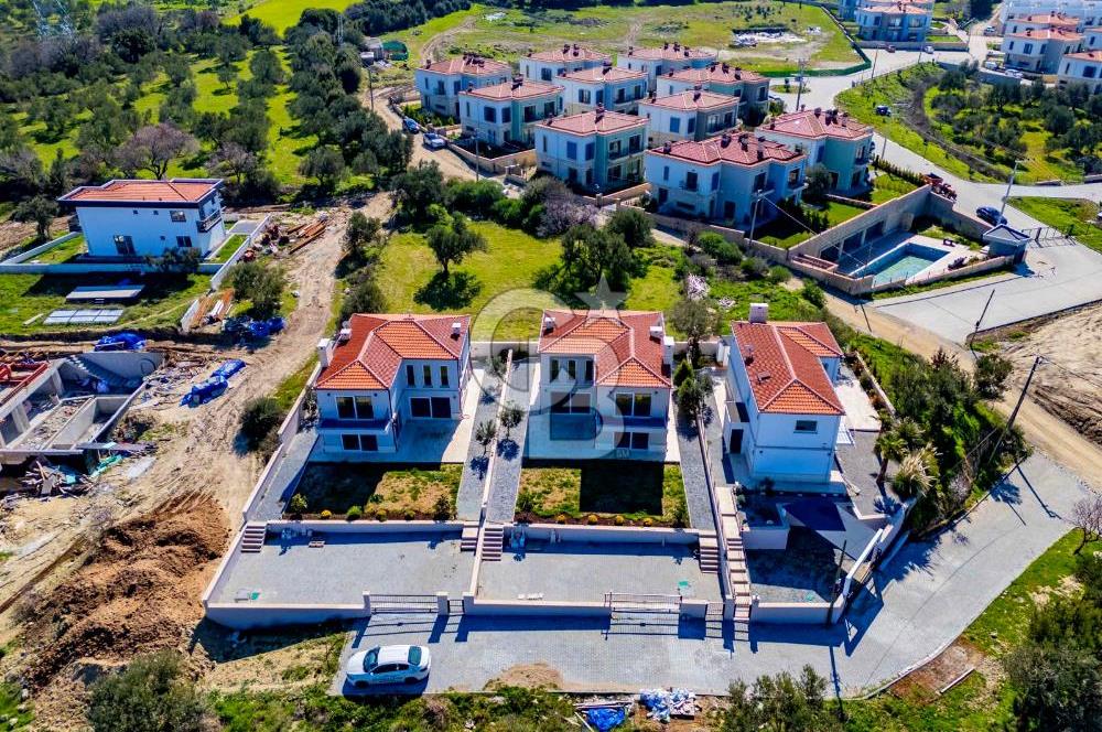 ÇANAKKALE DE SATILIK DENİZ MANZARALI MÜSTAKİL 4,5+1 LÜKS VİLLA