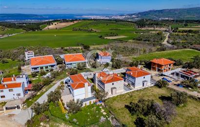 ÇANAKKALE DE SATILIK DENİZ MANZARALI MÜSTAKİL 4,5+1 LÜKS VİLLA