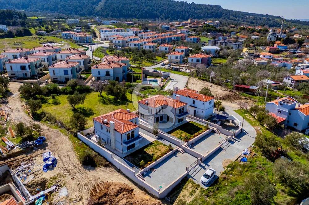 ÇANAKKALE DE SATILIK DENİZ MANZARALI MÜSTAKİL 4,5+1 LÜKS VİLLA