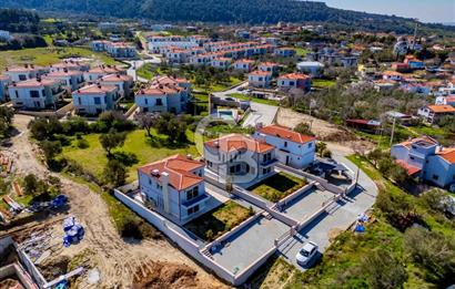 ÇANAKKALE DE SATILIK DENİZ MANZARALI MÜSTAKİL 4,5+1 LÜKS VİLLA