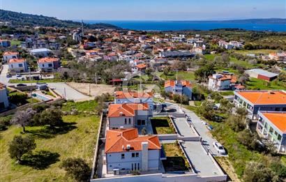 ÇANAKKALE DE SATILIK DENİZ MANZARALI MÜSTAKİL 4,5+1 LÜKS VİLLA