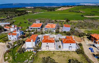 ÇANAKKALE DE SATILIK DENİZ MANZARALI MÜSTAKİL 4,5+1 LÜKS VİLLA