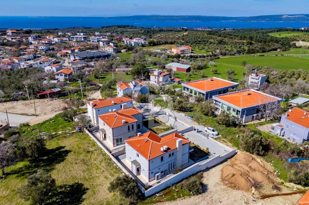 ÇANAKKALE DE SATILIK DENİZ MANZARALI MÜSTAKİL 4,5+1 LÜKS VİLLA