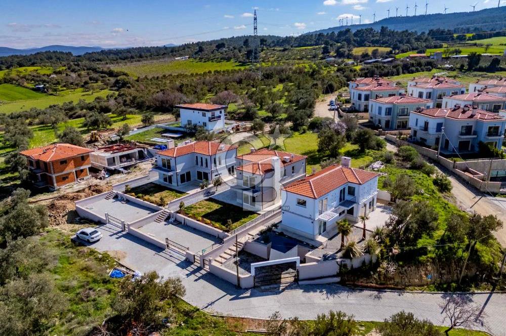 ÇANAKKALE DE SATILIK DENİZ MANZARALI MÜSTAKİL 4,5+1 LÜKS VİLLA