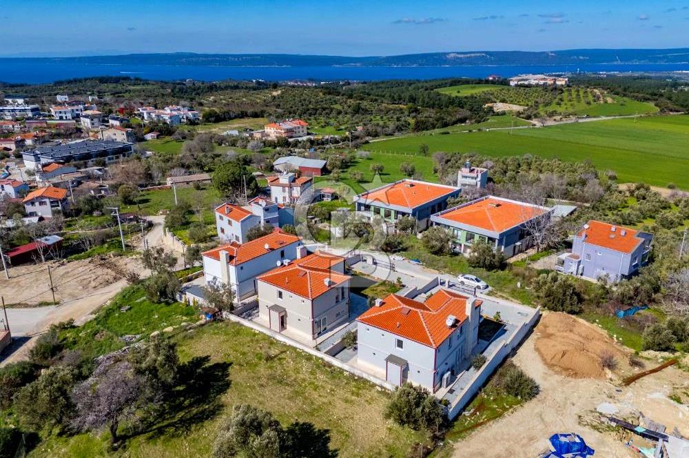 ÇANAKKALE DE SATILIK DENİZ MANZARALI MÜSTAKİL 4,5+1 LÜKS VİLLA