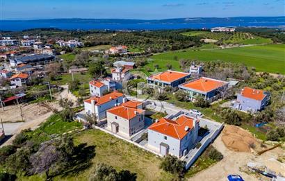 ÇANAKKALE DE SATILIK DENİZ MANZARALI MÜSTAKİL 4,5+1 LÜKS VİLLA