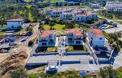 ÇANAKKALE DE SATILIK DENİZ MANZARALI MÜSTAKİL 4,5+1 LÜKS VİLLA