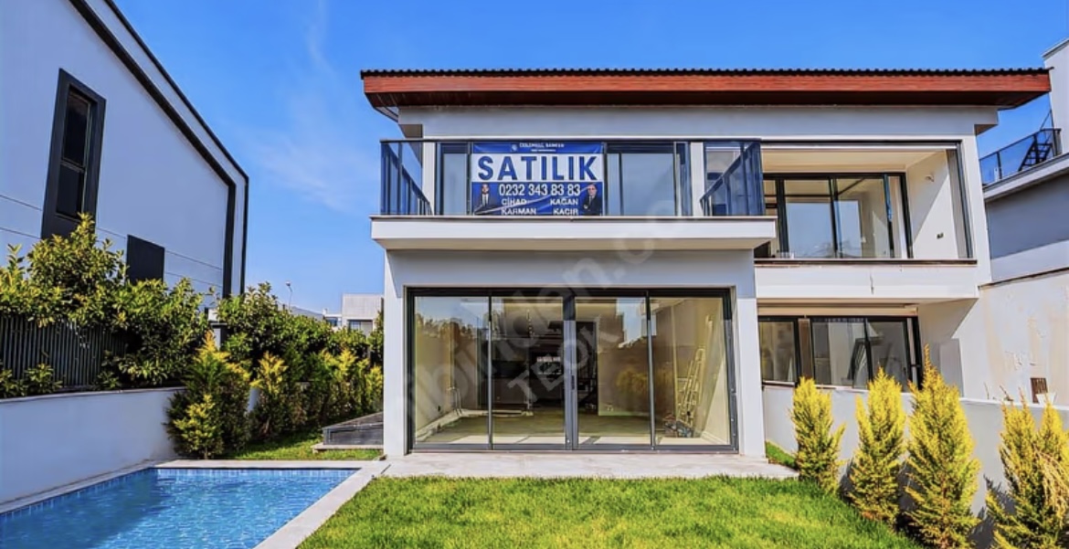 FORUM BORNOVA KARŞISINDA SATILIK MÜSTAKİL HAVUZLU SIFIR VİLLA.
