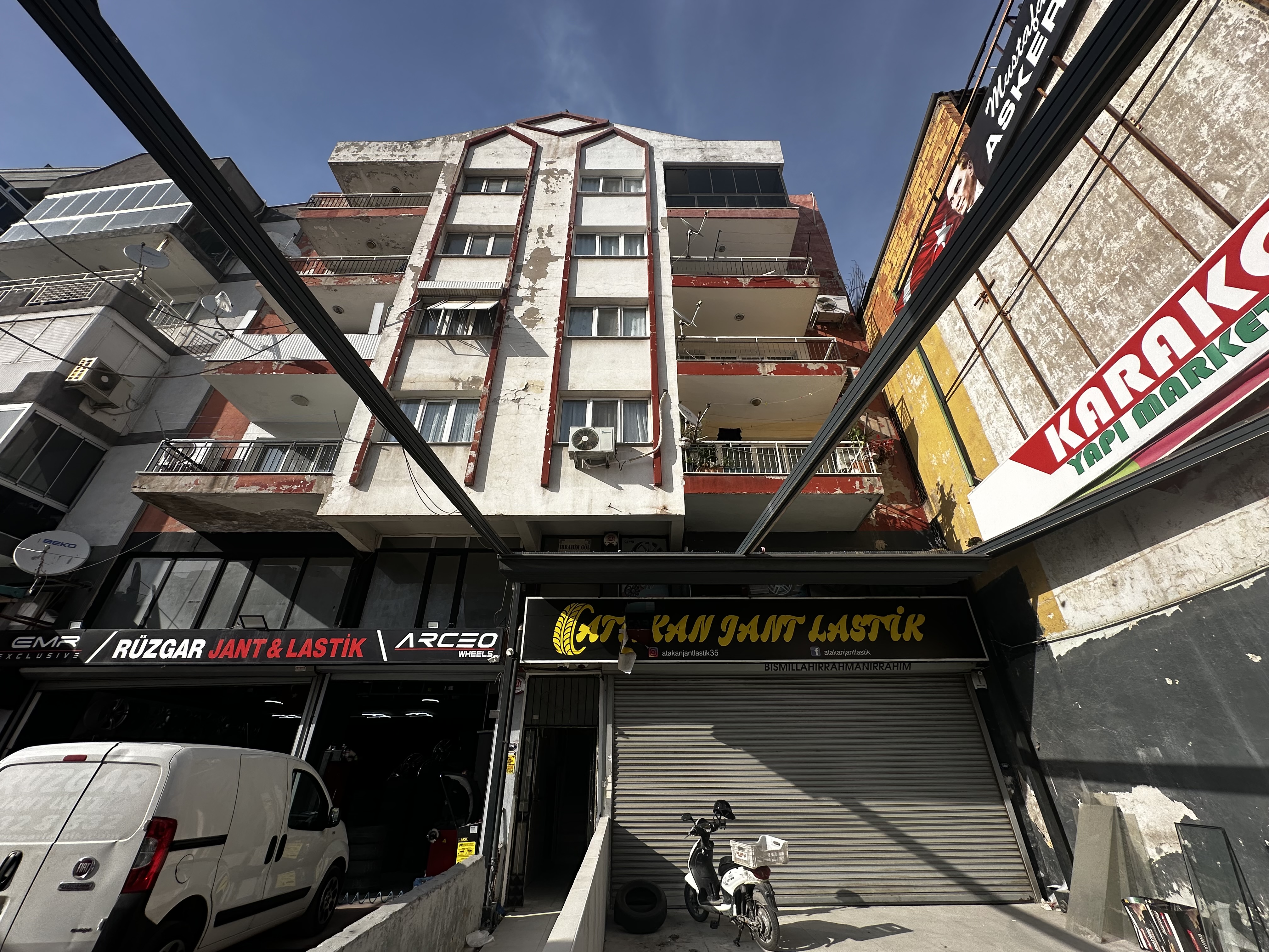 KARŞIYAKA ANADOLU CADDESİ ÜZERİ ARAKAT KAPALI MUTFAK 2+1 SATILIK DAİRE