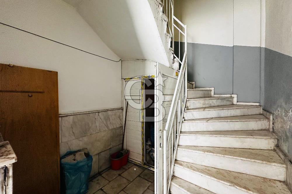KARŞIYAKA ANADOLU CADDESİ ÜZERİ ARAKAT KAPALI MUTFAK 2+1 SATILIK DAİRE