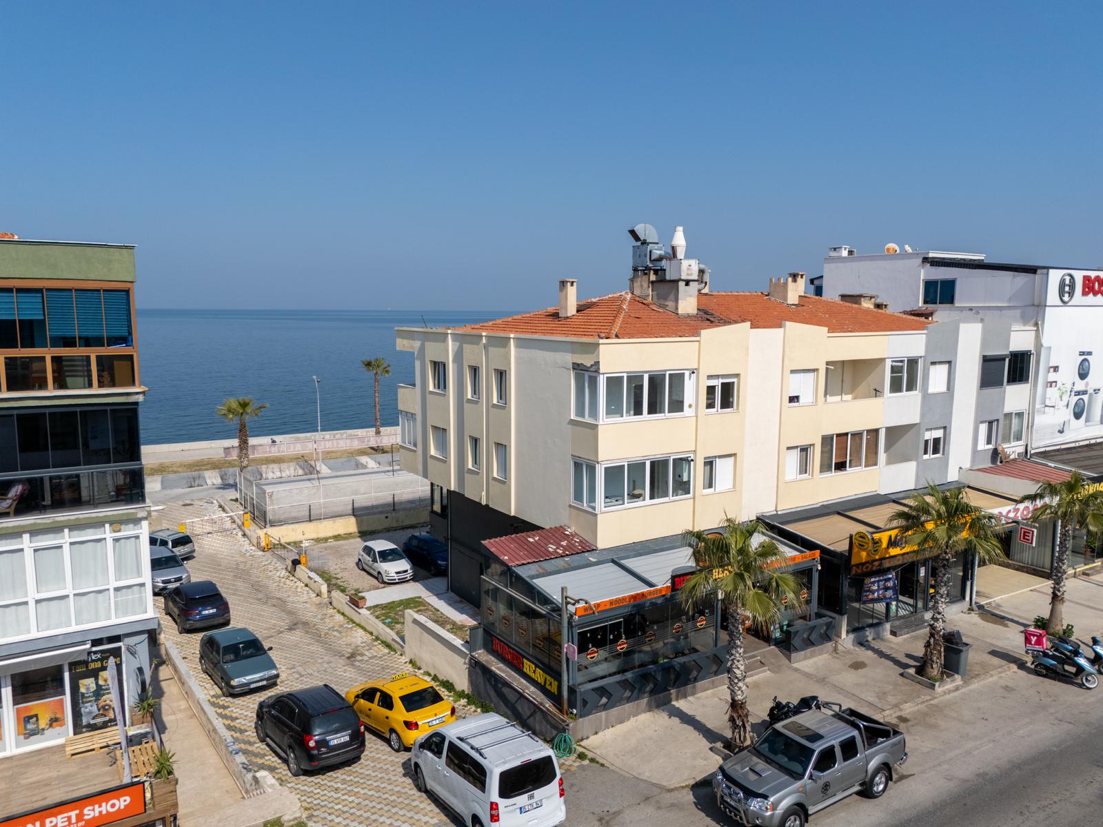 Güzelbahçe Yalı'da Denize Sıfır Satılık Daire