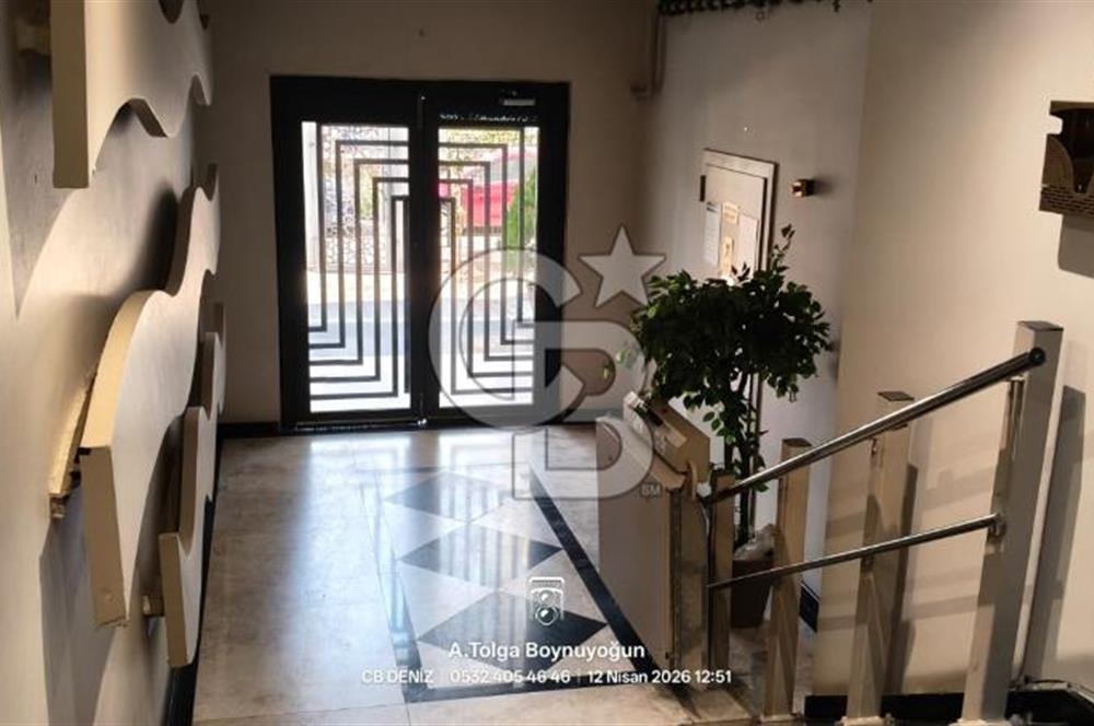 Karşıyaka Örnekköy de site içerisinde bakımlı kiralık 2+1