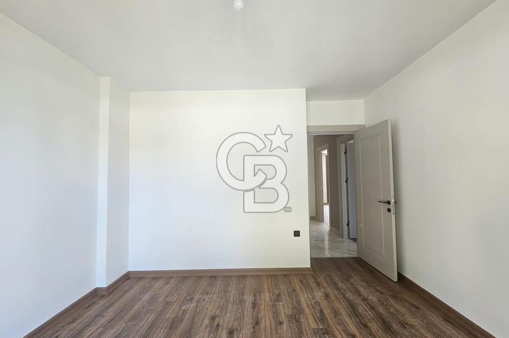 Altınova'da Havuzlu ve Güvenlikli Sitede Kiralık 3+1 Daireler