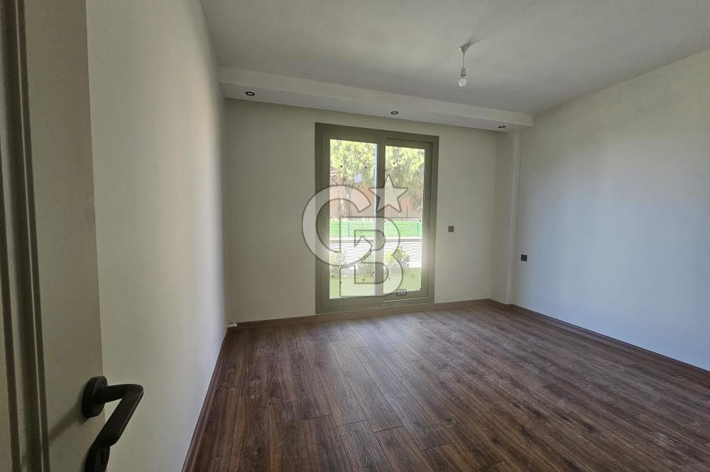 Altınova'da Havuzlu ve Güvenlikli Sitede Kiralık 3+1 Daireler