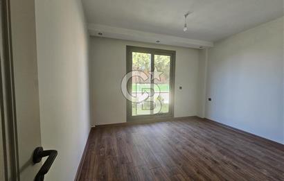 Altınova'da Havuzlu ve Güvenlikli Sitede Kiralık 3+1 Daireler