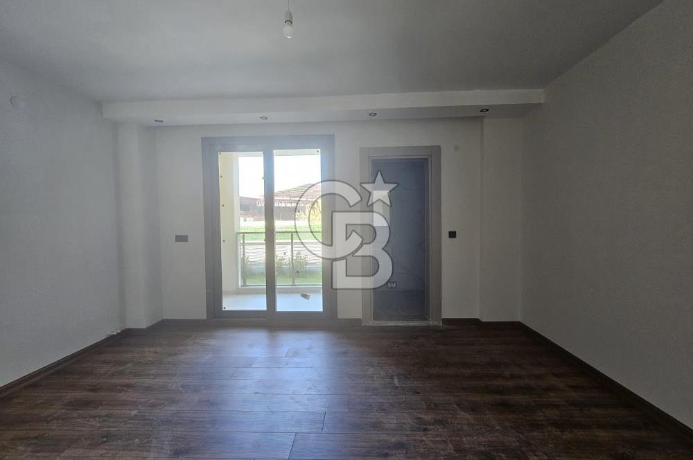 Altınova'da Havuzlu ve Güvenlikli Sitede Kiralık 3+1 Daireler