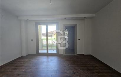 Altınova'da Havuzlu ve Güvenlikli Sitede Kiralık 3+1 Daireler