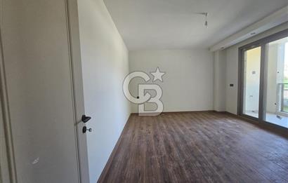 Altınova'da Havuzlu ve Güvenlikli Sitede Kiralık 3+1 Daireler