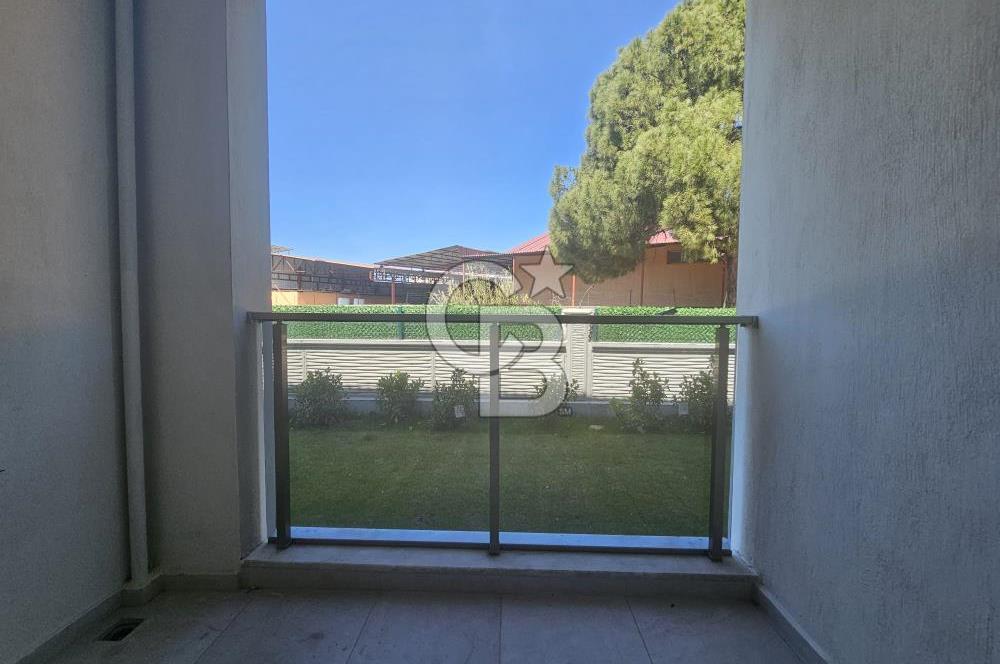 Altınova'da Havuzlu ve Güvenlikli Sitede Kiralık 3+1 Daireler