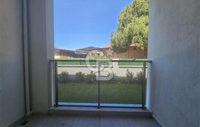 Altınova'da Havuzlu ve Güvenlikli Sitede Kiralık 3+1 Daireler