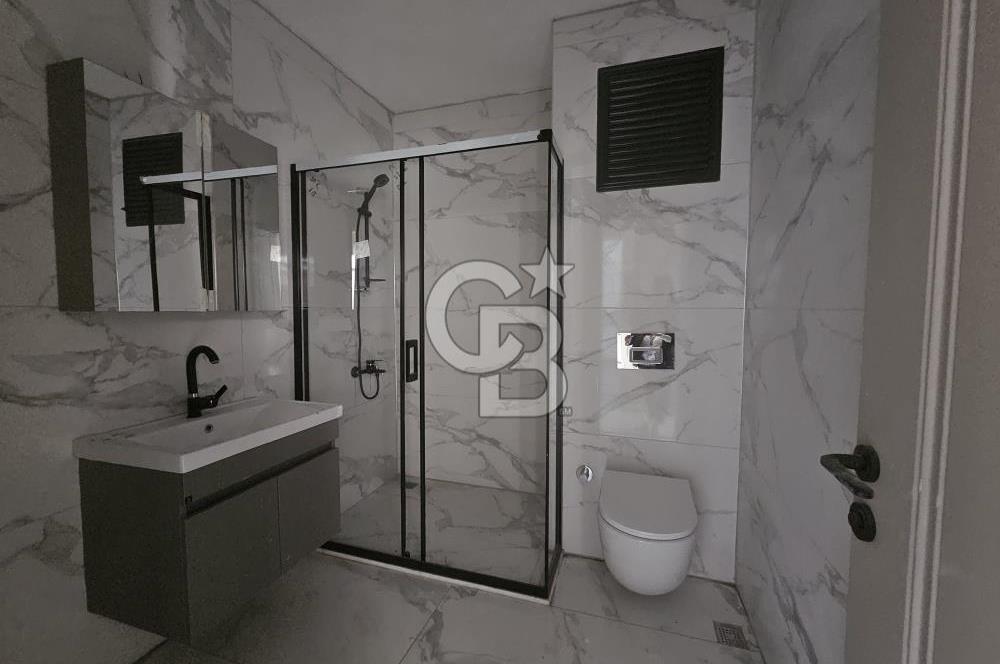 Altınova'da Havuzlu ve Güvenlikli Sitede Kiralık 3+1 Daireler