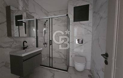 Altınova'da Havuzlu ve Güvenlikli Sitede Kiralık 3+1 Daireler