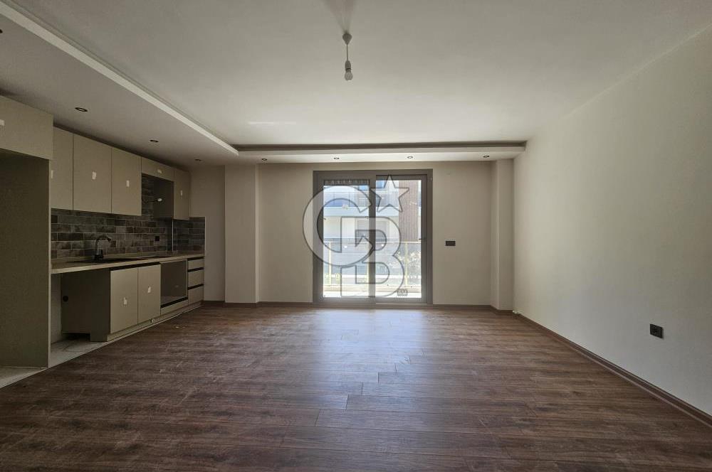 Altınova'da Havuzlu ve Güvenlikli Sitede Kiralık 3+1 Daireler