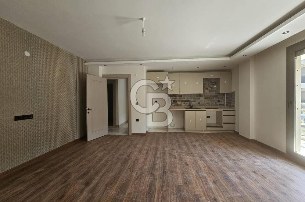 Altınova'da Havuzlu ve Güvenlikli Sitede Kiralık 3+1 Daireler