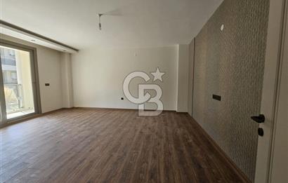 Altınova'da Havuzlu ve Güvenlikli Sitede Kiralık 3+1 Daireler