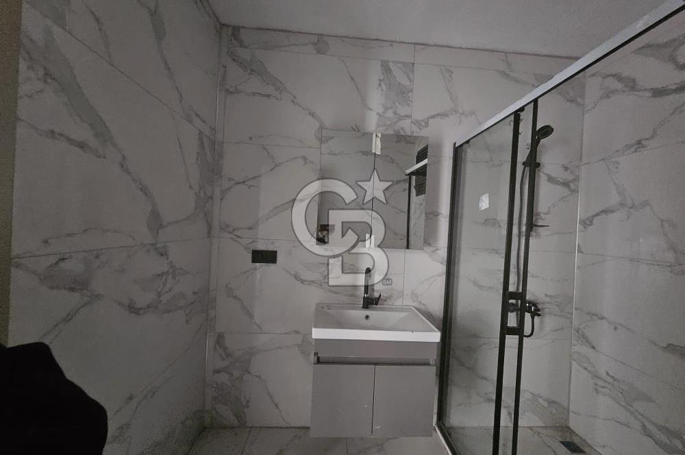 Altınova'da Havuzlu ve Güvenlikli Sitede Kiralık 3+1 Daireler