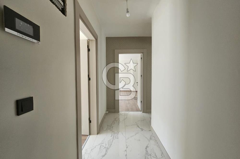 Altınova'da Havuzlu ve Güvenlikli Sitede Kiralık 3+1 Daireler