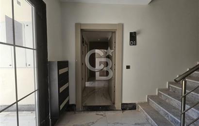 Altınova'da Havuzlu ve Güvenlikli Sitede Kiralık 3+1 Daireler