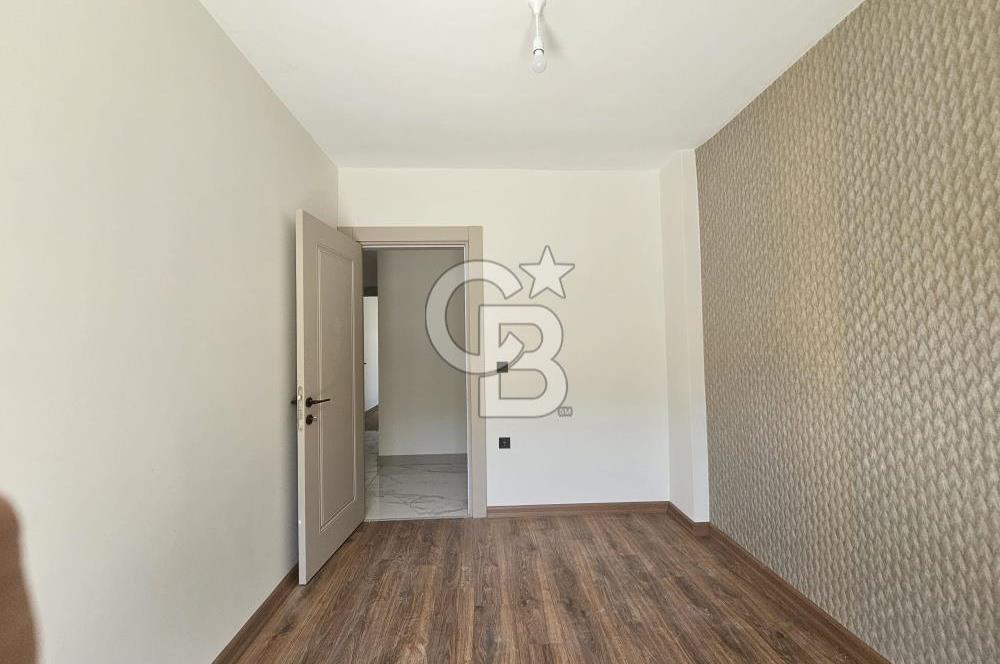 Altınova'da Havuzlu ve Güvenlikli Sitede Kiralık 3+1 Daireler