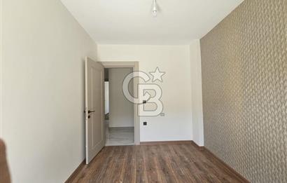 Altınova'da Havuzlu ve Güvenlikli Sitede Kiralık 3+1 Daireler