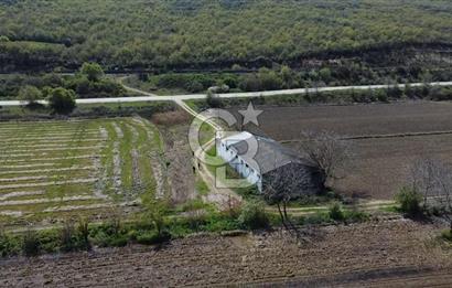 CB Leader'dan Manyas Kızıkta 3124 m² K. Tavukhane ve Tarla