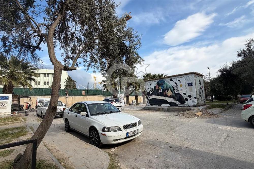 İzmir Buca'da 80m² Kiracılı Satılık Fırsat Dükkan CB-PH