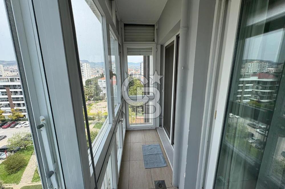 Bostanlı merkezde deniz manzaralı ferah ve aydınlık daire