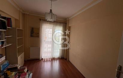 Bostanlı merkezde deniz manzaralı ferah ve aydınlık daire