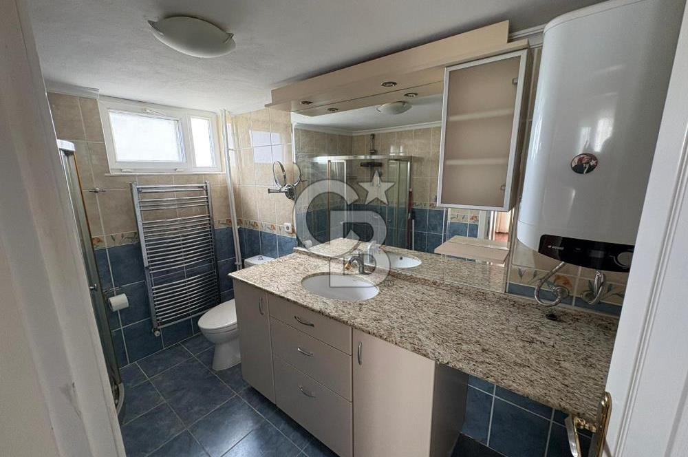 Bostanlı merkezde deniz manzaralı ferah ve aydınlık daire