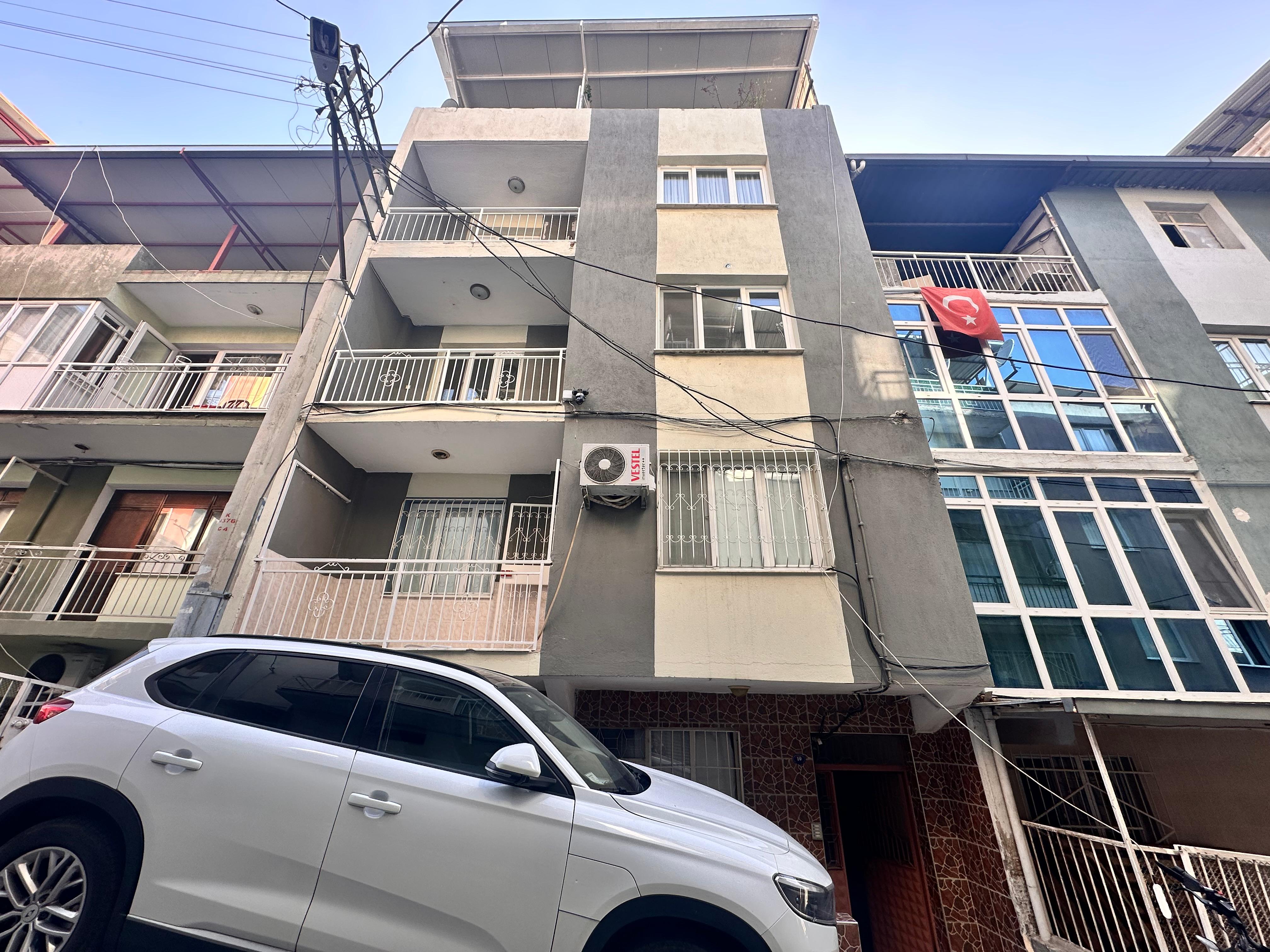 Bornova Altındağ Zafer Mah. 3+1 Kiralık Daire | Merkezi Konum
