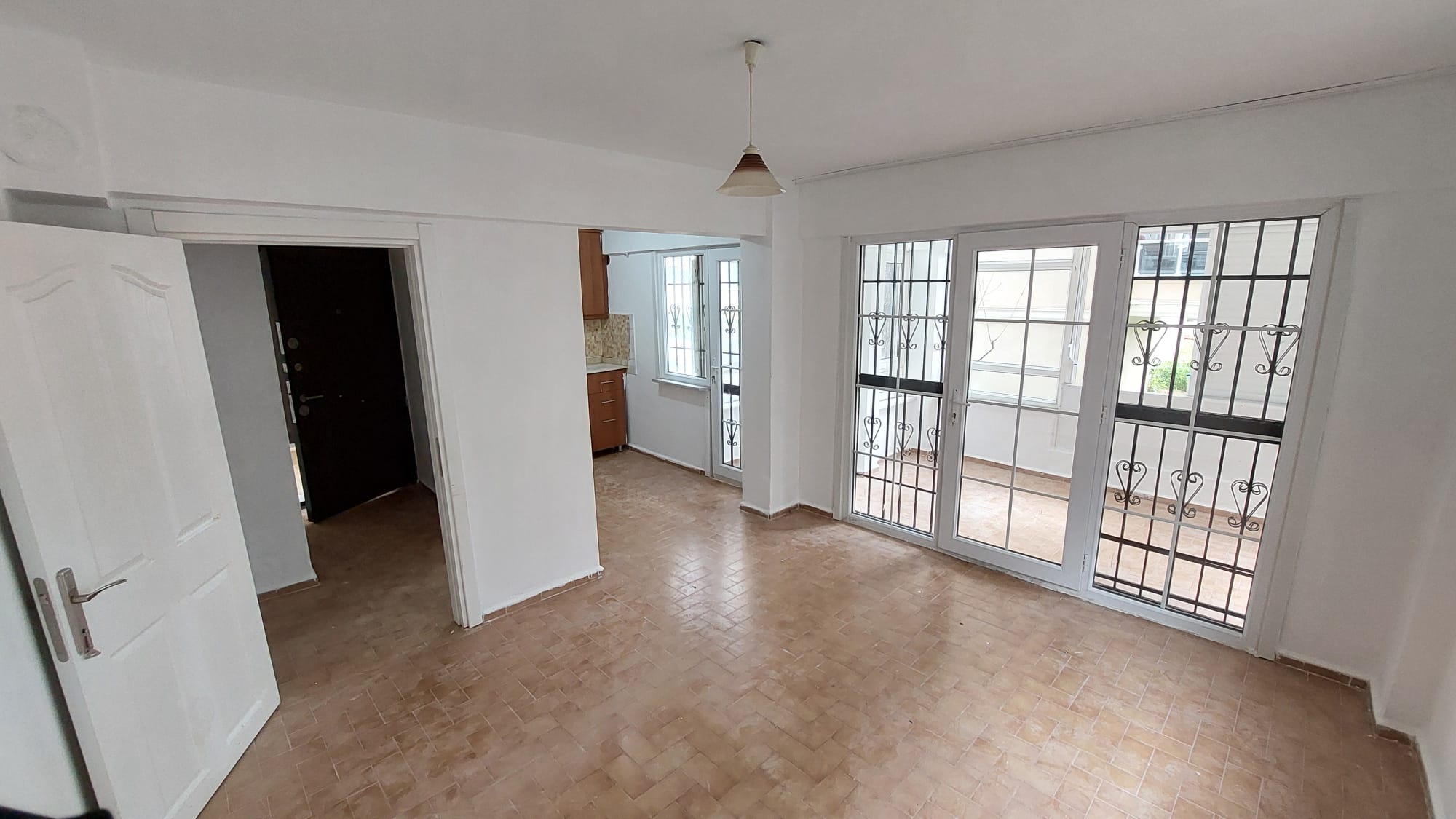 ŞARKÖY' CUMHURİYET'TE DENİZE YAKIN 2+1 SATILIK DAİRE