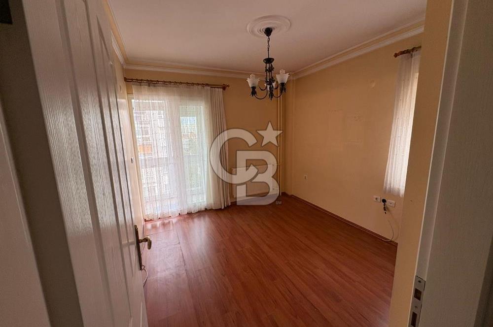 Bostanlı merkezde deniz manzaralı ferah ve aydınlık daire