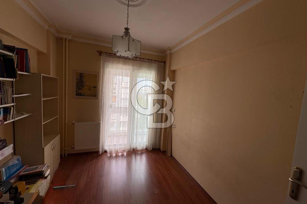 Bostanlı merkezde deniz manzaralı ferah ve aydınlık daire