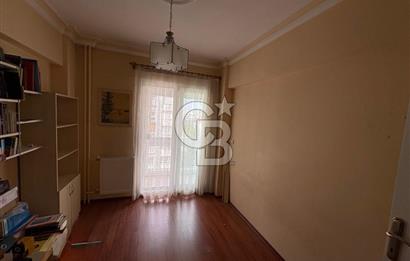 Bostanlı merkezde deniz manzaralı ferah ve aydınlık daire